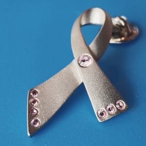 ✨ Avon | Gold Tone and Rhinestones Ruban Pin